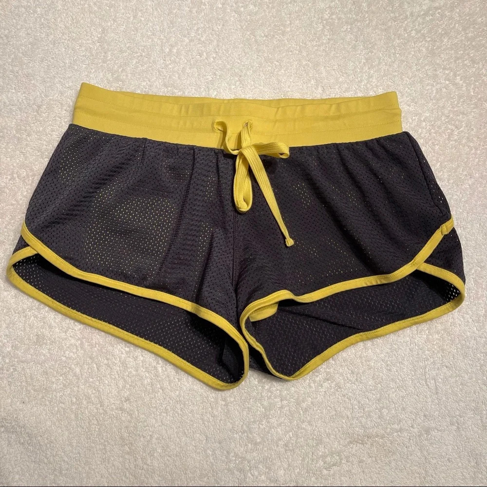 Athletic Women’s short Forever 21 Size Medium sports short